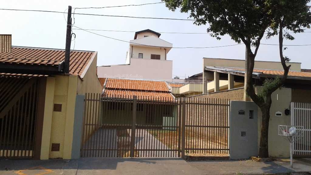 Casa / Padrão em São Carlos Alugar por R$1.100,00