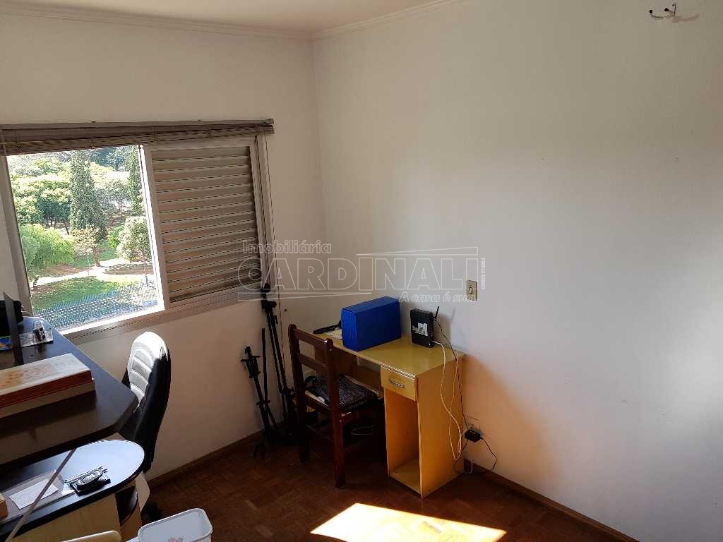 Apartamento / Padrão em São Carlos 