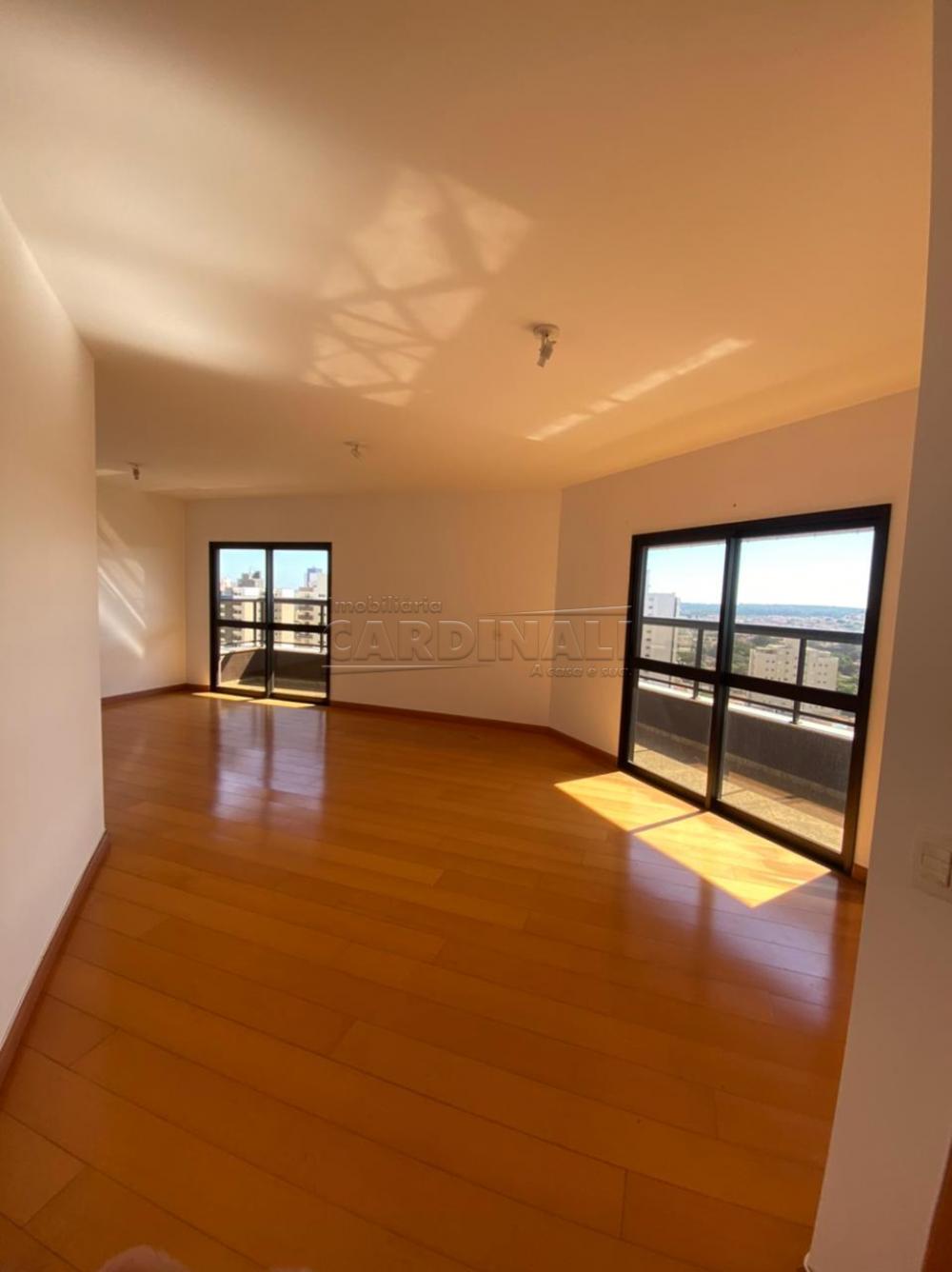 Apartamento / Padrão em São Carlos 