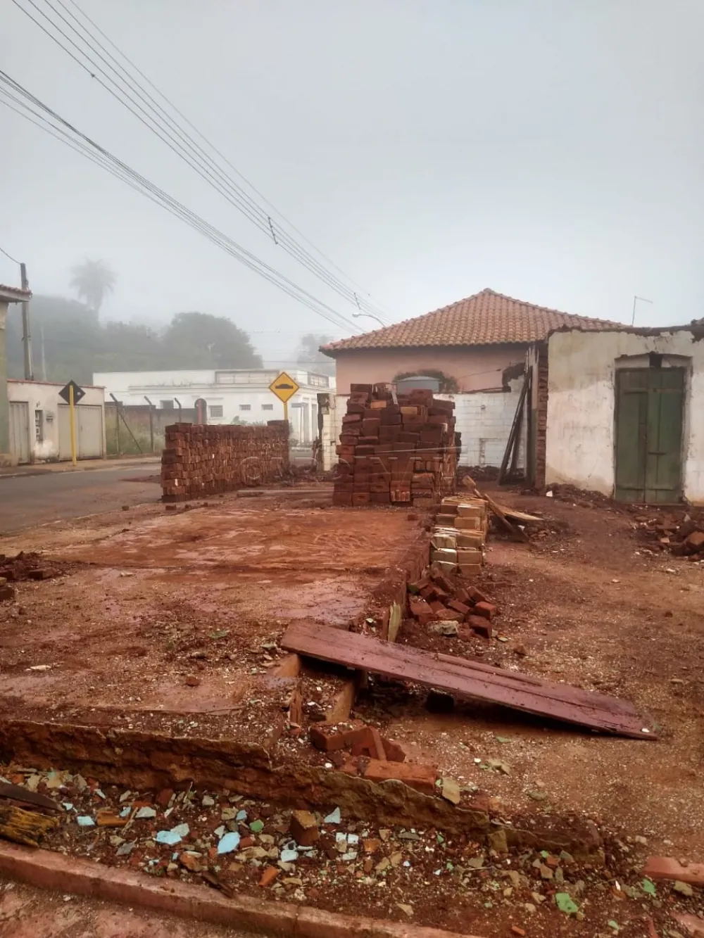 Terreno / Padrão em São Carlos 