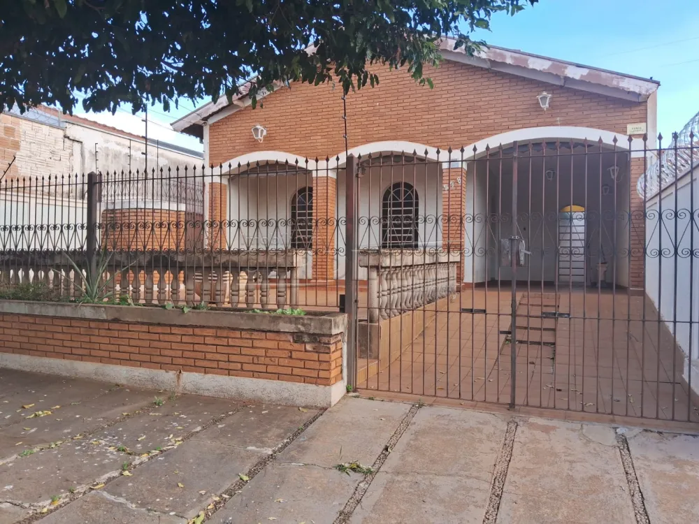 Casa / Padrão em Araraquara Alugar por R$1.600,00