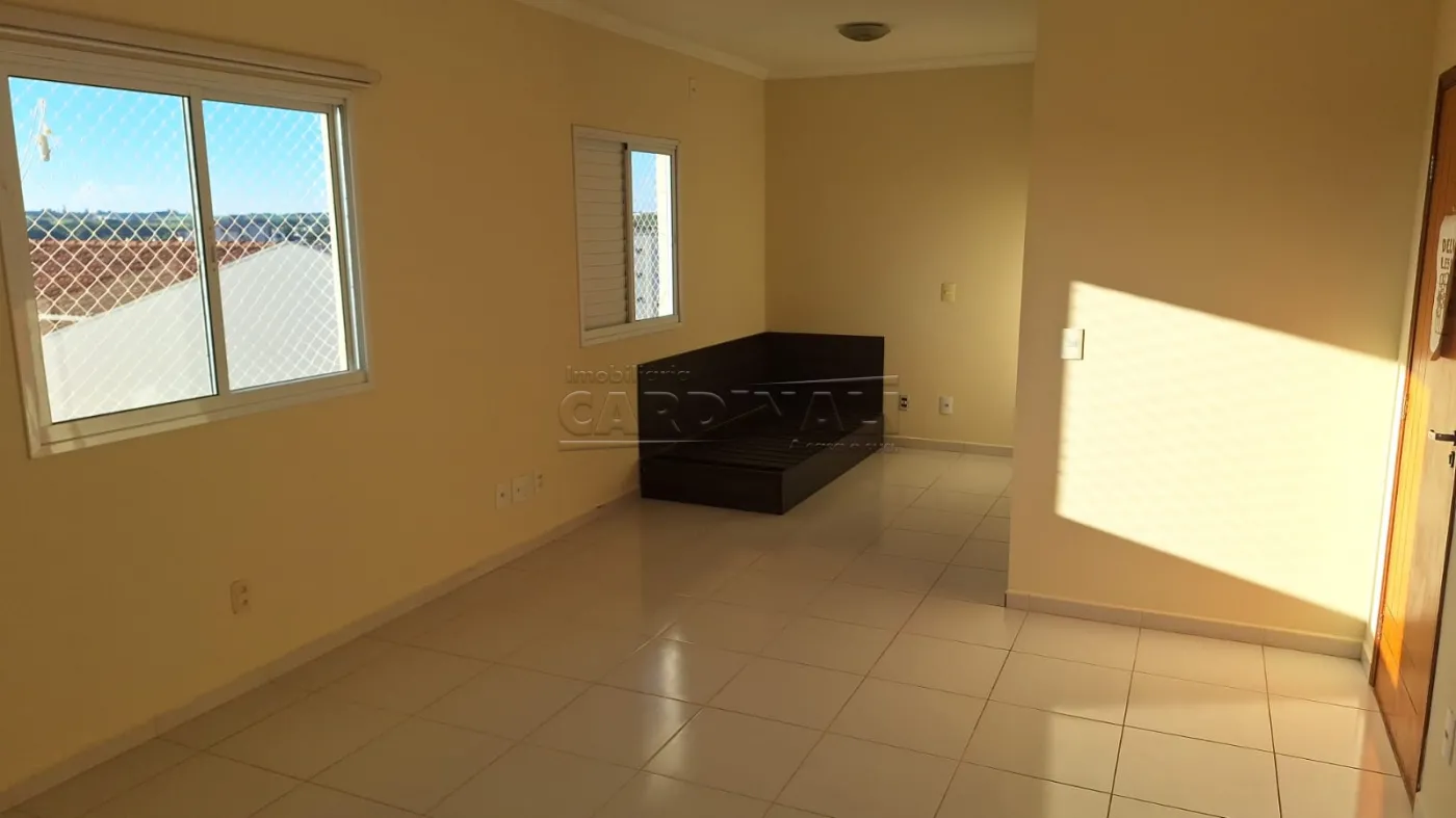 Apartamento / Padrão em São Carlos 