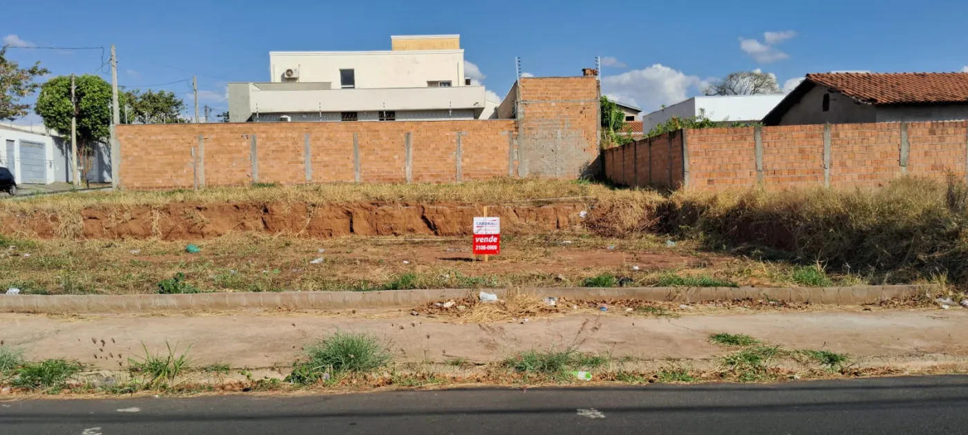 Terreno / Padrão em Araraquara 