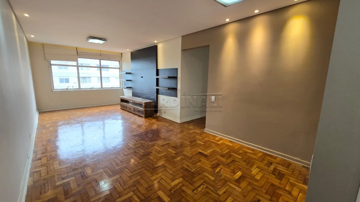 Apartamento / Padrão em São Carlos 