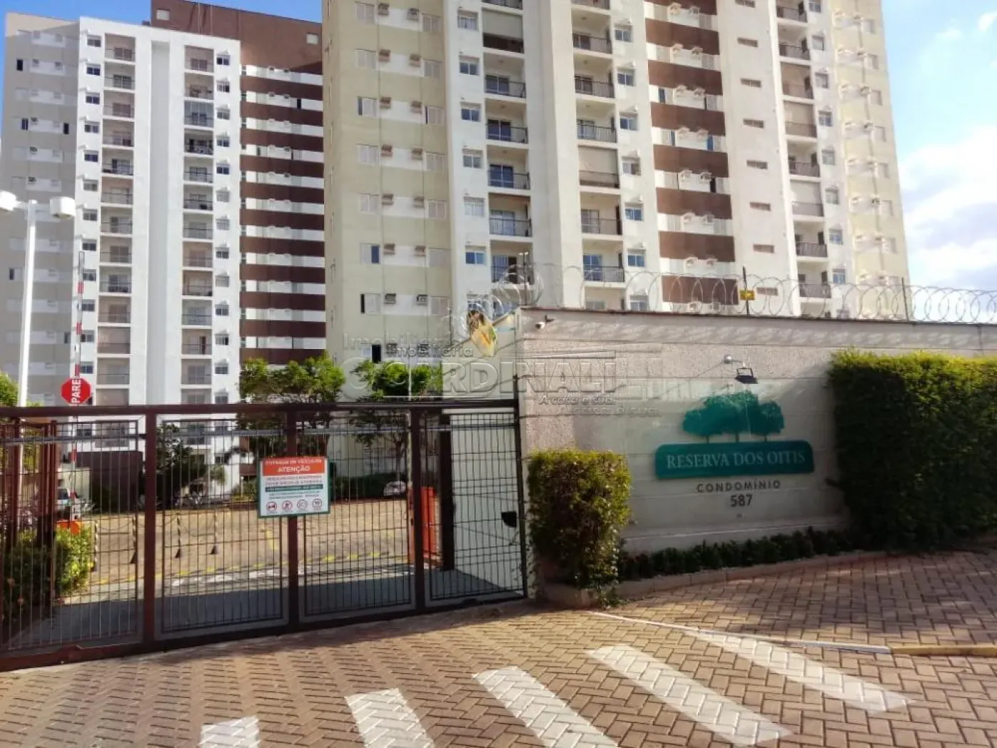 Apartamento / Padrão em Araraquara Alugar por R$1.800,00