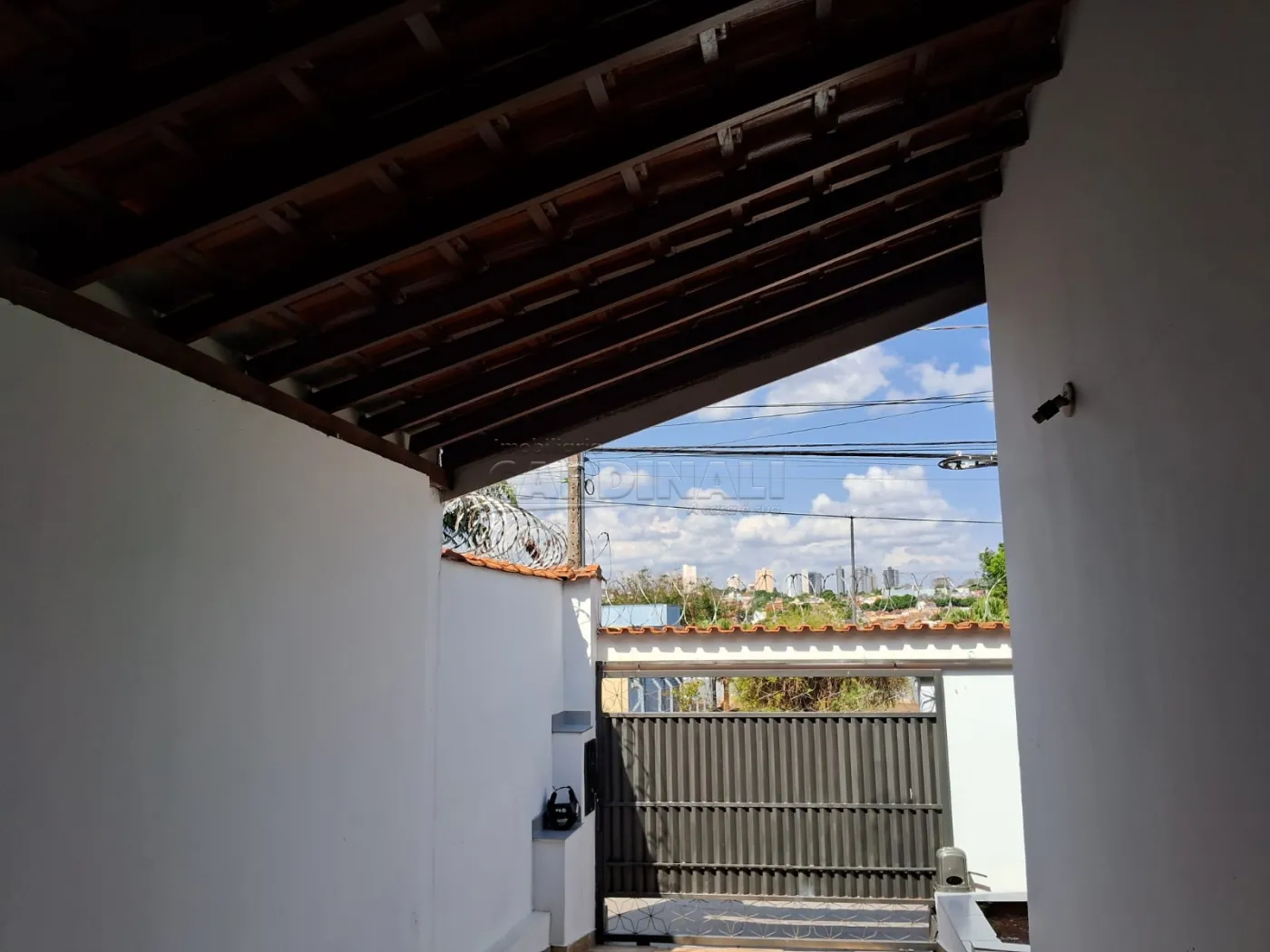 Casa / Padrão em Araraquara Alugar por R$1.600,00