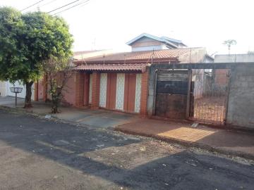 Alugar Casa / Sobrado em Araraquara. apenas R$ 499.000,00