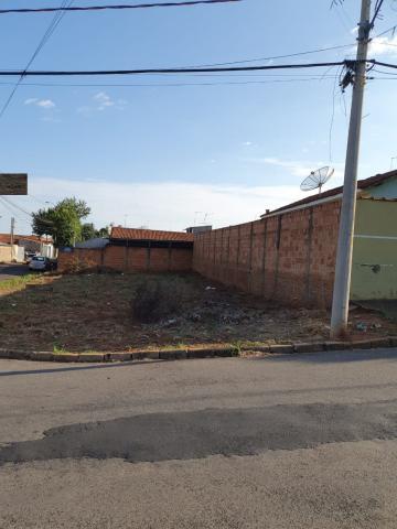 Alugar Terreno / Área Urbana em Araraquara. apenas R$ 120.000,00