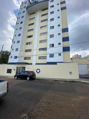 Alugar Apartamento / Padrão em São Carlos. apenas R$ 945,00
