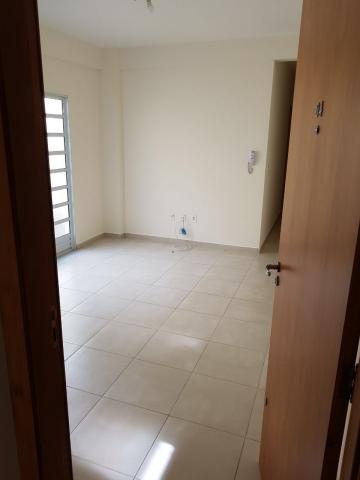 Alugar Apartamento / Padrão em São Carlos. apenas R$ 260.000,00