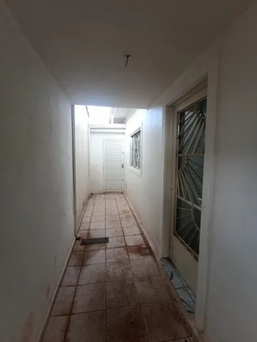 Alugar Casa / Padrão em São Carlos. apenas R$ 250.000,00