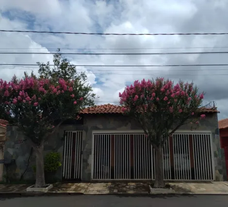 Alugar Casa / Padrão em São Carlos. apenas R$ 395.000,00